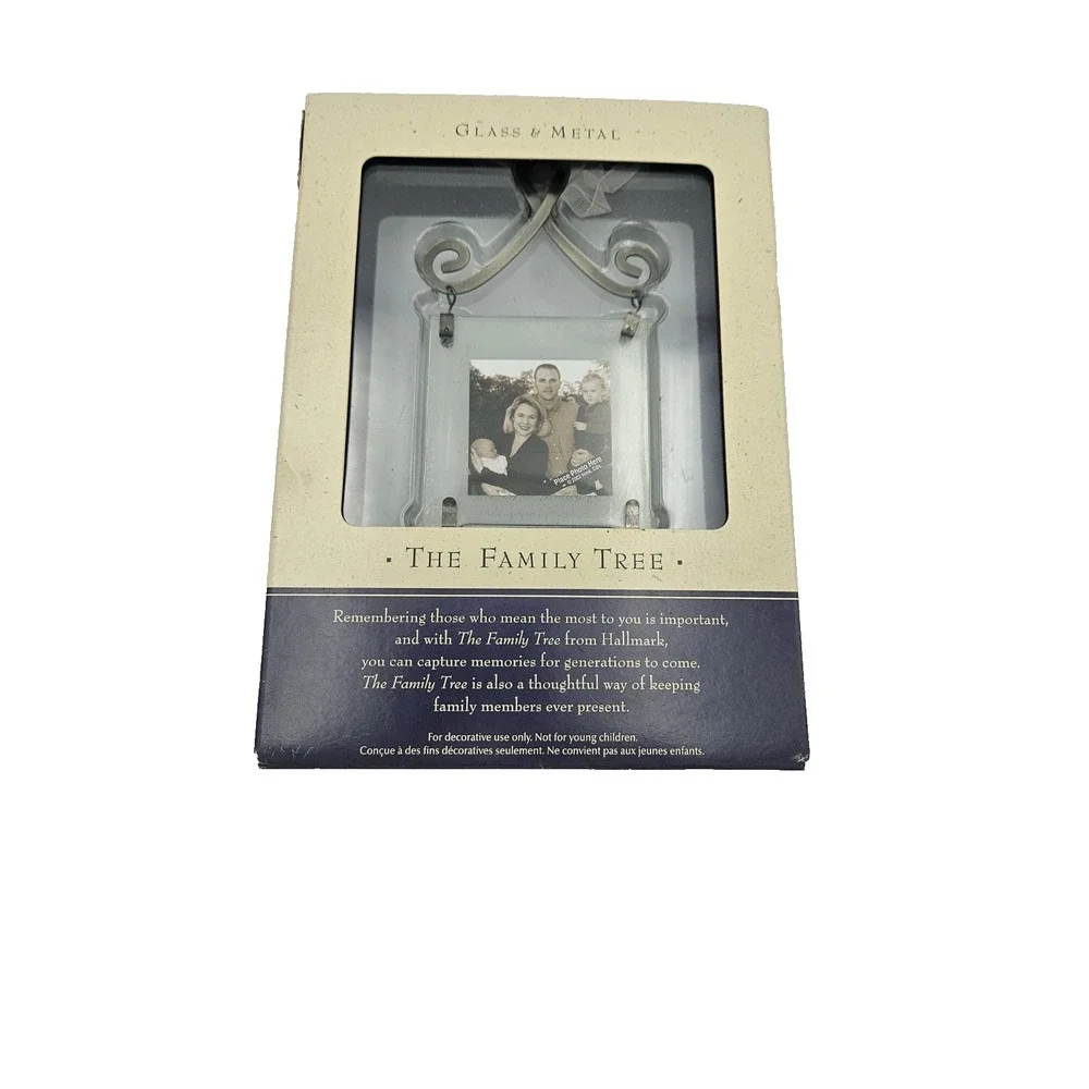 Hallmark Keepsake Ornament The Family‎ Tree Generations Photo Holder 2002 QP1326
